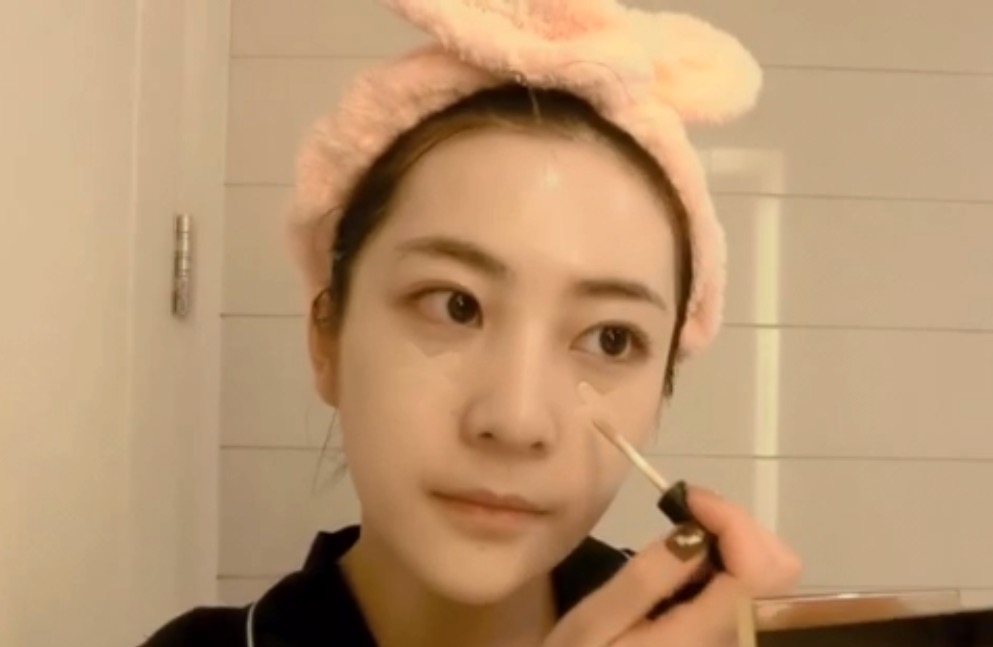 美妆博主学生党推荐妆容,妆容风格颜值变化很大的美妆博主