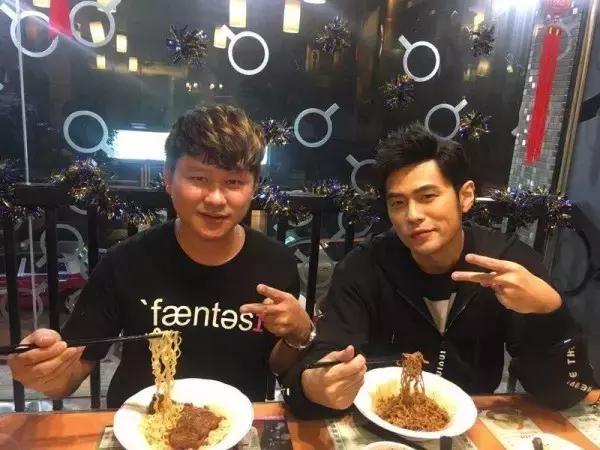 为什么有人那么喜欢周杰伦,明星多喜欢唱周杰伦的歌