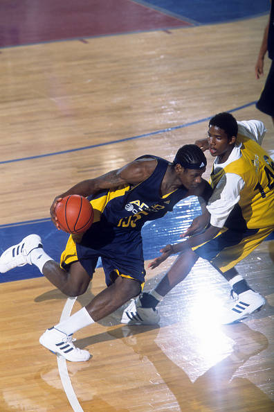 16岁就开始虐框的詹姆斯，那时候发型真的帅爆了