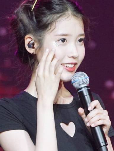 泫雅iu同款外套,泫雅iulisa都穿的牌子