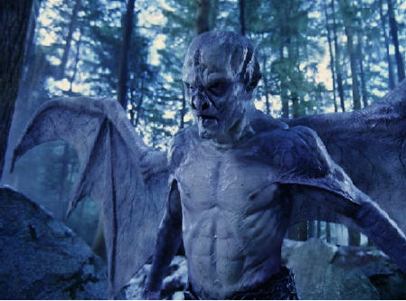 帅！美女吸血鬼最爱“战斗范”——去“宗教化”的《黑夜传说》