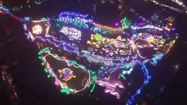 自贡第30届灯会,自贡今年灯会65岁是否免票观灯