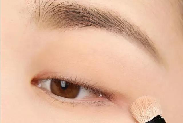 美瞳边缘碎在眼睛里面了,为什么美瞳会在眼睛里碎掉