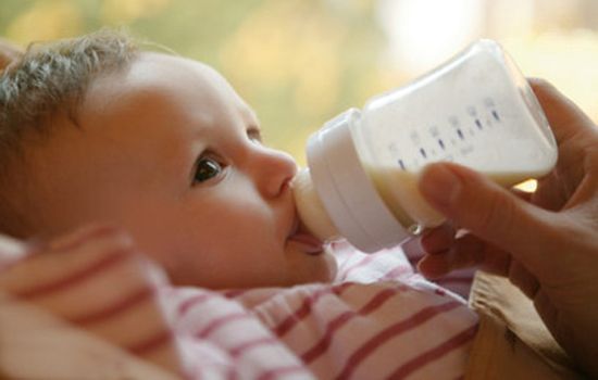奶粉挂壁有白点怎么回事,飞鹤臻稚1段奶粉有挂壁现象吗