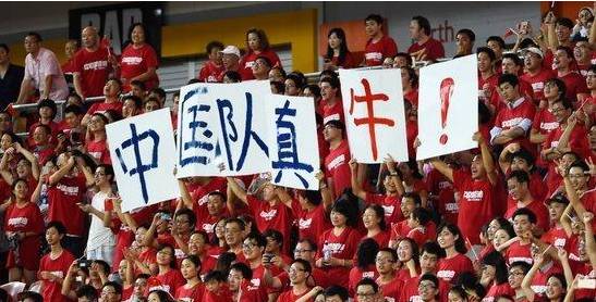 女足夺冠都那么疯狂更何况男足,男足反应女足夺冠