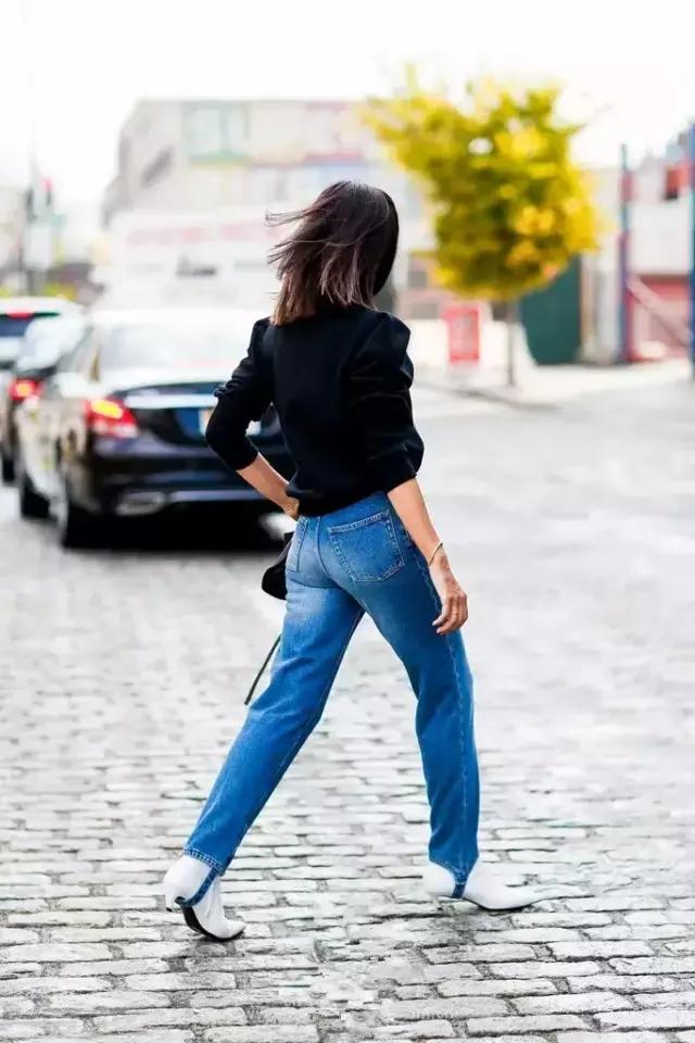 只要心够浪，每天都是假期！穿着这条时髦踩脚裤去度假吧