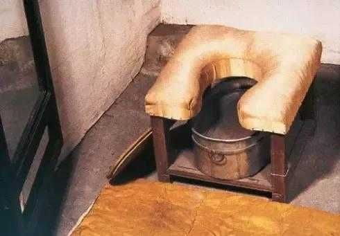 紫禁城没有厕所宫女如厕怎么办,紫禁城的皇宫里面有厕所