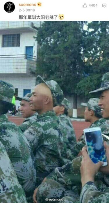 妹子你知道吗？衣服破了个口子，快点回去补补吧！