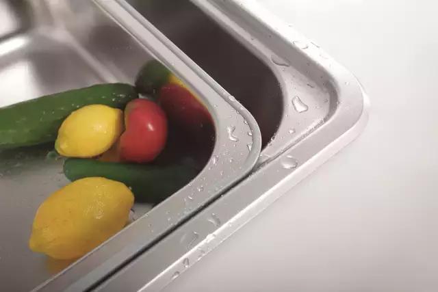 厨房水槽怎样清洗最干净,不锈钢水槽怎么洗才干净