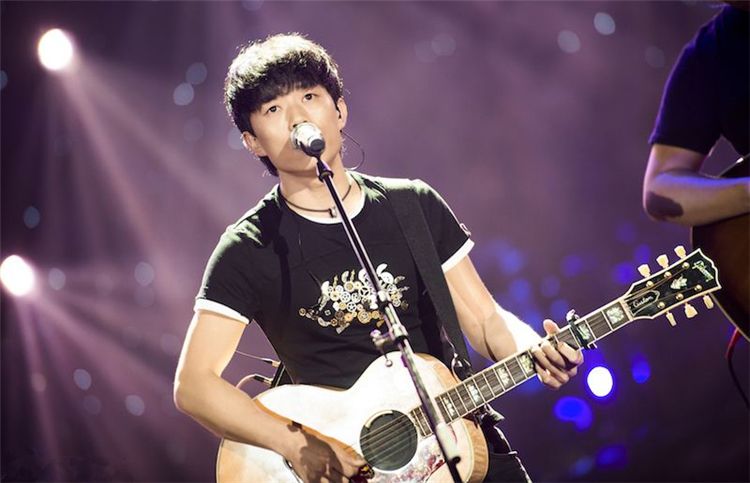 小酒馆不是到此一游的4A景区,回归音乐才是对《成都》最大尊重