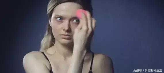 她妆前满脸暗疮,妆后美若天仙