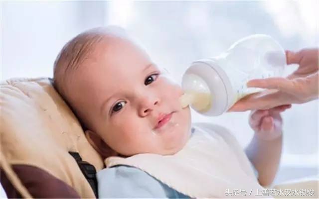 宝宝吃的多吐的更多，宝妈有妙招