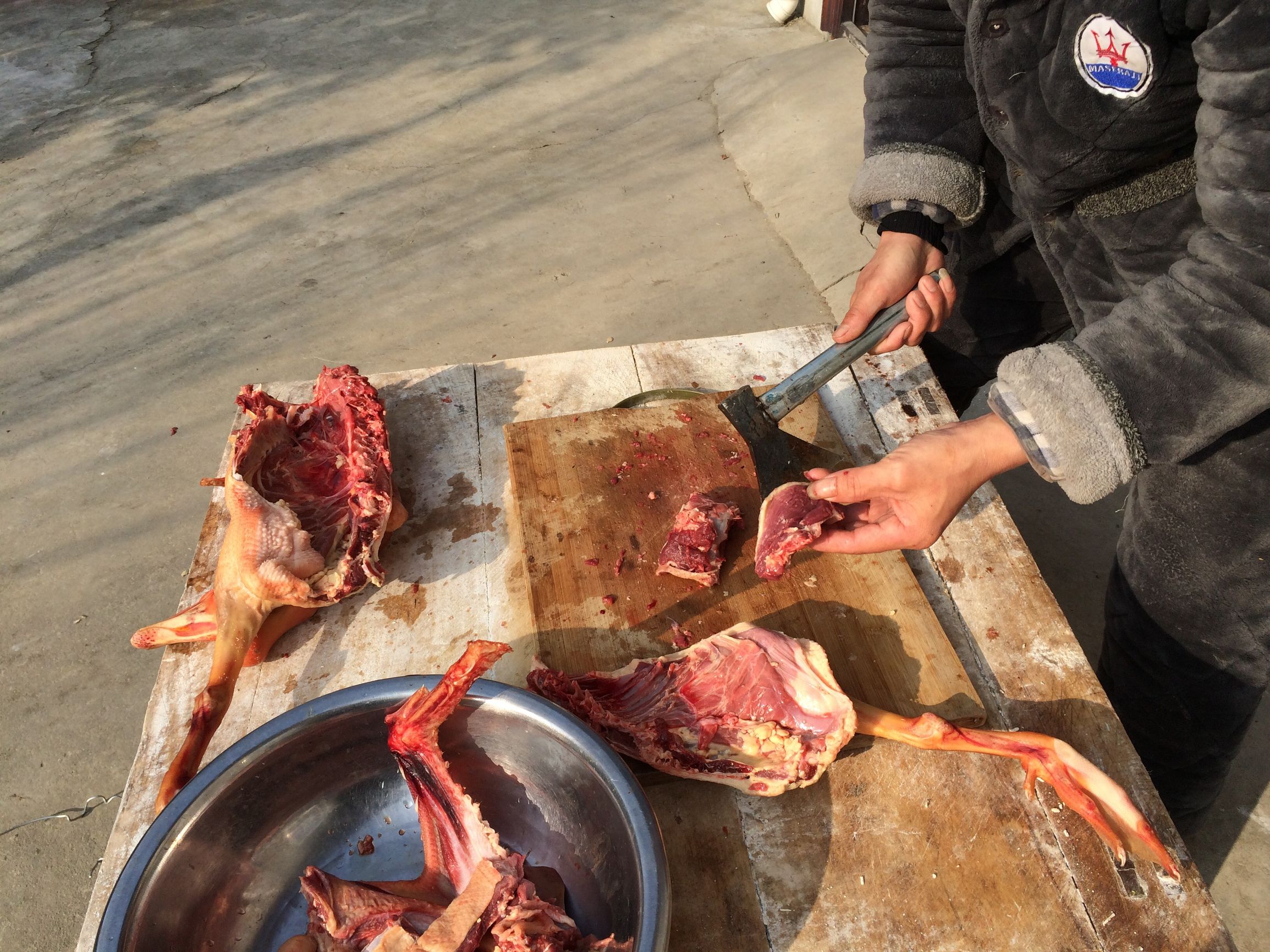 东北农村杀大鹅,农村里杀大鹅