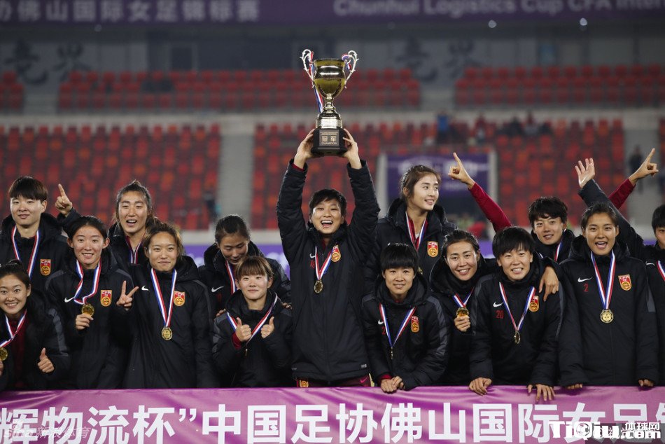 女足夺冠都那么疯狂更何况男足,男足反应女足夺冠
