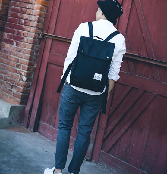 型男必备凹造型双肩包,日常旅游都吃得开