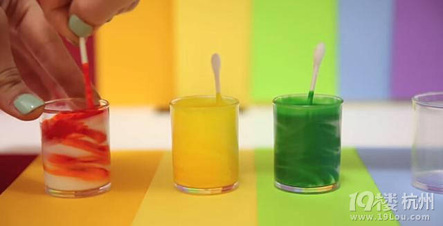 撕拉唇彩的正确涂法,在家做可撕拉的唇彩