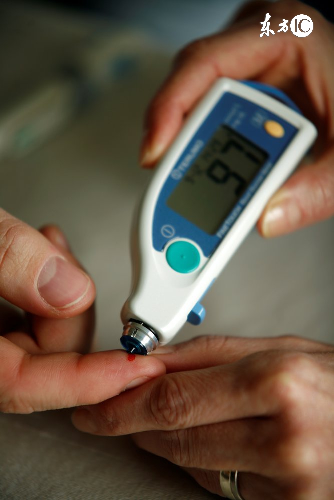 糖尿病抽血化验前能不能吃降糖药,糖尿病喝糖水抽血是检查什么的啊