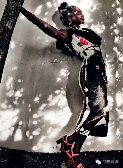 在《为奴十二载》里，来自非洲的她把这个角色演绎的淋漓尽致