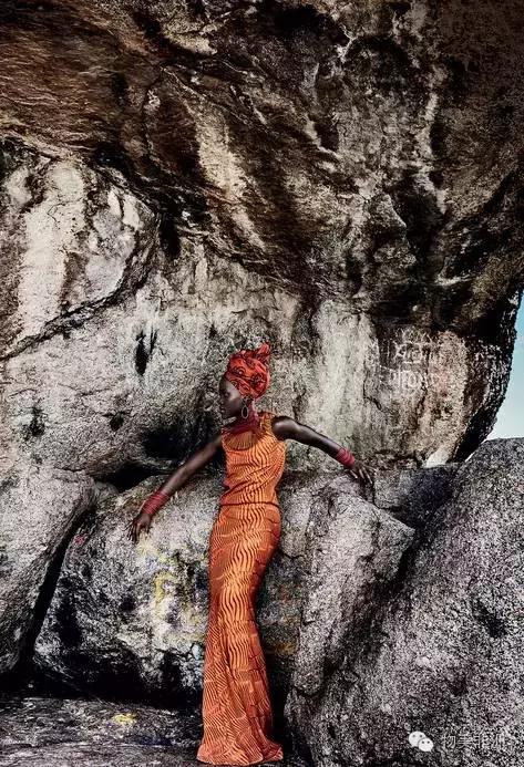 在《为奴十二载》里，来自非洲的她把这个角色演绎的淋漓尽致