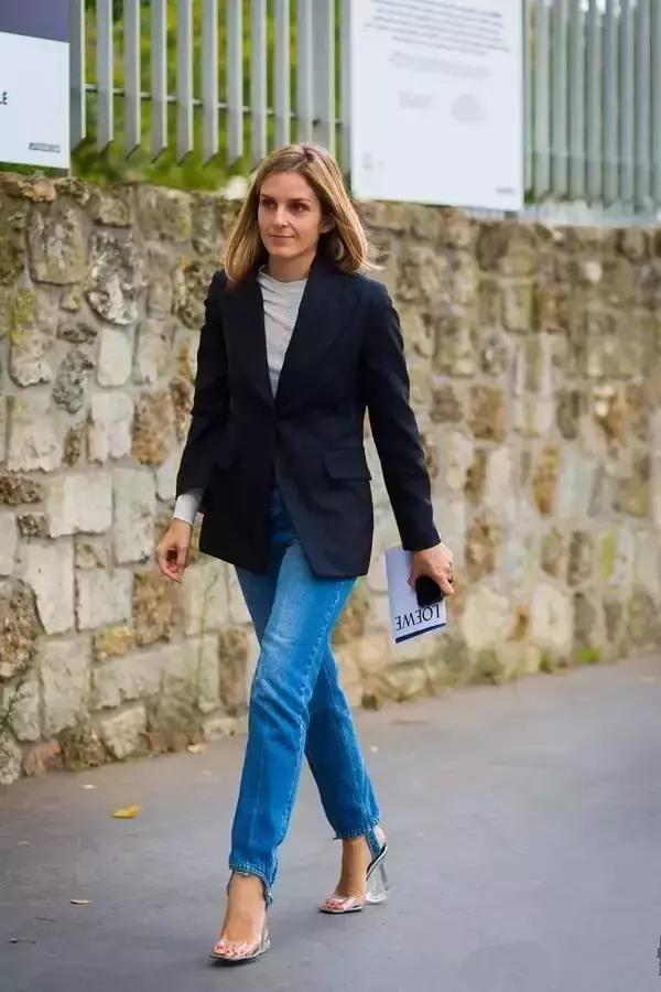 只要心够浪，每天都是假期！穿着这条时髦踩脚裤去度假吧