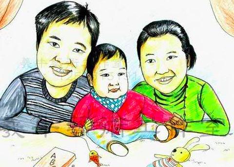 留守妇女连续三年和公公拍同样照片惹闲话，老公一个电话解决问题