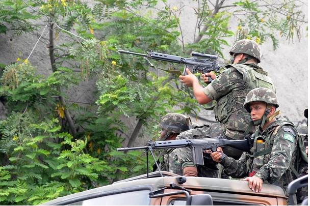 fal和akm哪个子弹威力大,最好的7.62步枪fal