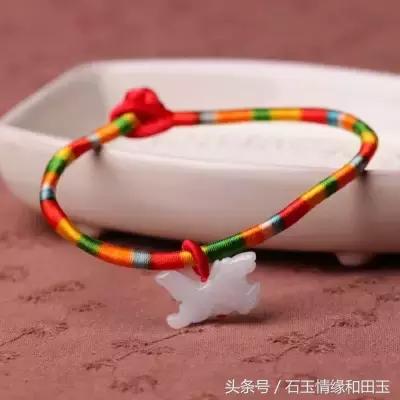 玉器挂绳的正确戴法,玉器挂绳挑选有讲究