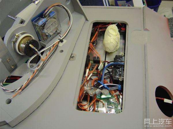 汽车内饰上霉了怎么保养,汽车内饰长霉怎样清洁