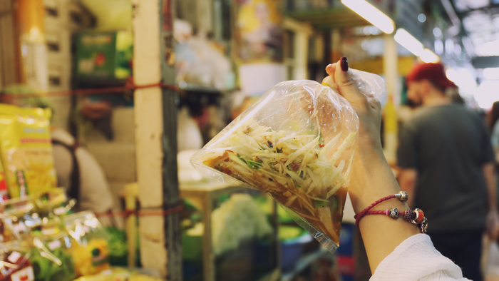 在泰国生活的一对情侣 (在泰国的情侣生活)