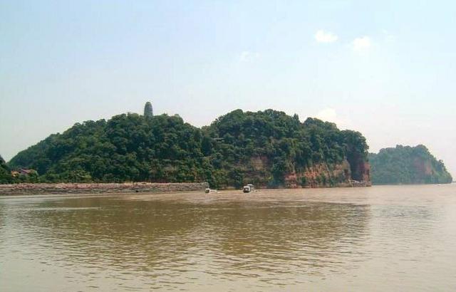 一佛像花90年才建成，千年后发现另一奇像，是碰巧还是有意而为