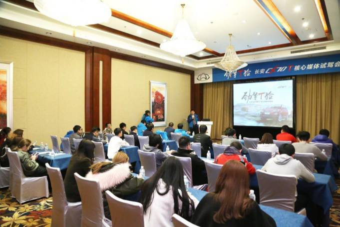 喧嚣的世界，长安CX70T还你静谧空间