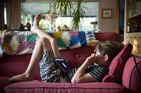 眼睛里有结石是不是容易发炎,眼睛长结石有什么症状