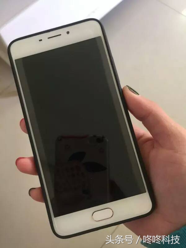 钢化膜有白边解决不了,钢化膜有白边用久了会消失