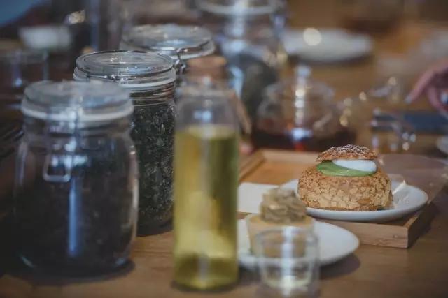 越秀丨咖啡遍野的淘金,这家手冲茶叶店却成了“网红”