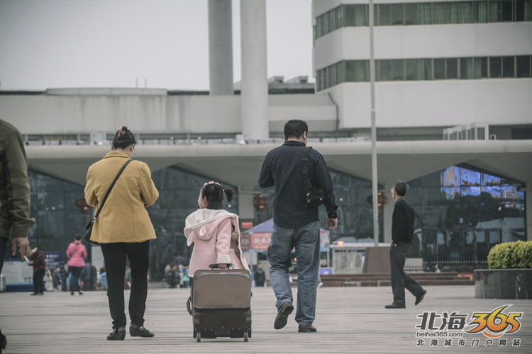 大年初七，北海火车站的离别人潮