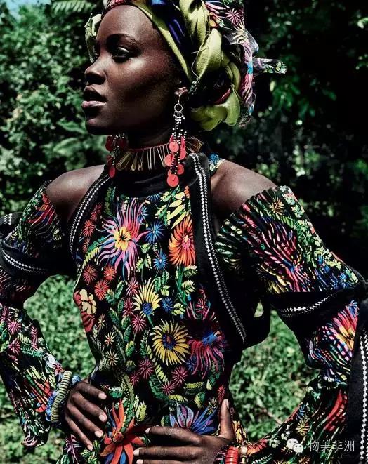 在《为奴十二载》里，来自非洲的她把这个角色演绎的淋漓尽致