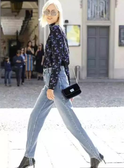 只要心够浪，每天都是假期！穿着这条时髦踩脚裤去度假吧