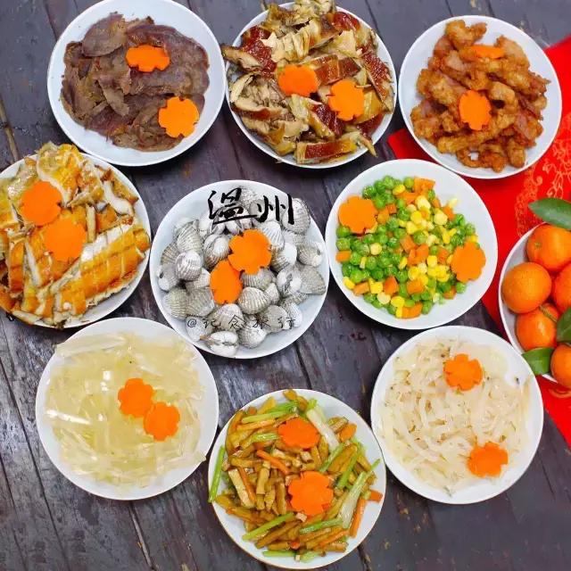 千里奔波只为一年一顿的年夜饭,记忆中的年夜饭人间至味是团圆