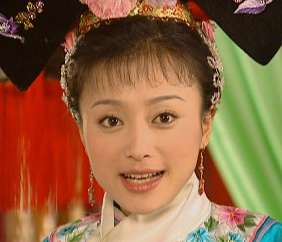 秦岚因整容遭到网友的吐槽如今她终于又瘦了下来美出新高度