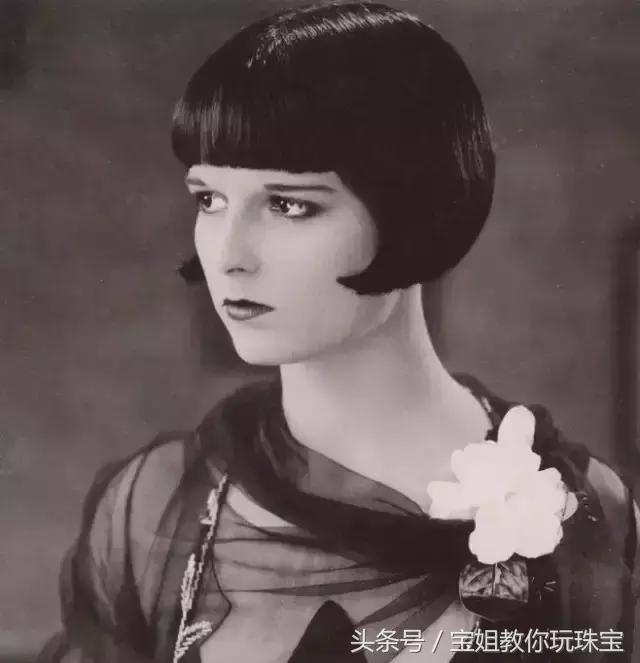 丝巾是温柔到骨子里的,丝巾女人必备