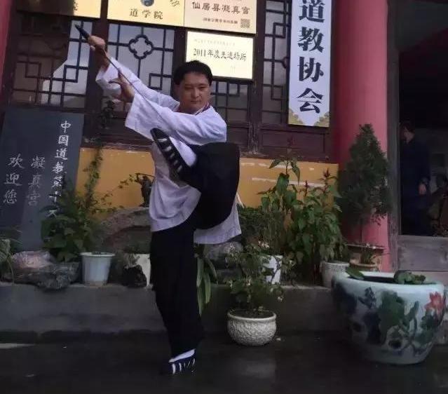 李华伟蹲墙松腰,李华伟健身教练