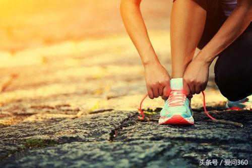 脚跟痛的症状和治疗方法,脚跟痛警惕四种病