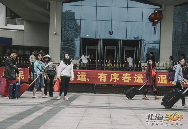 大年初七，北海火车站的离别人潮