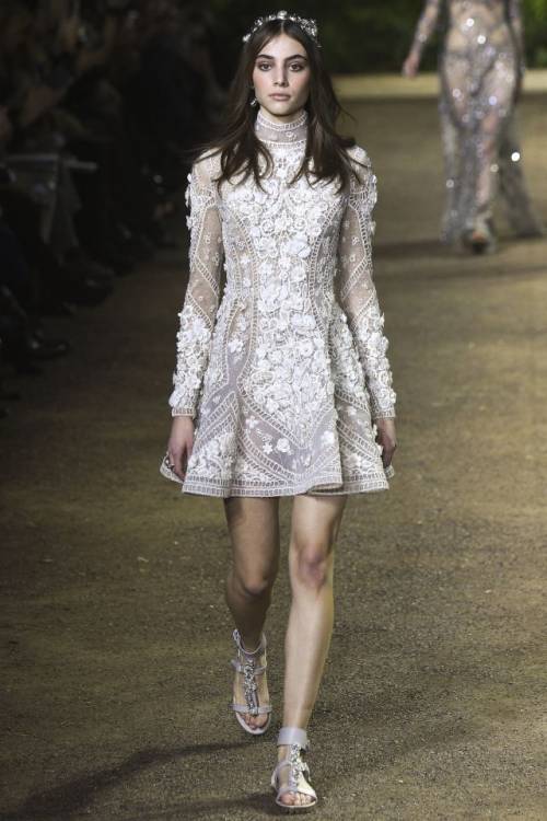 2021春夏高定礼服走秀图,2023年时装秀高定礼服图片