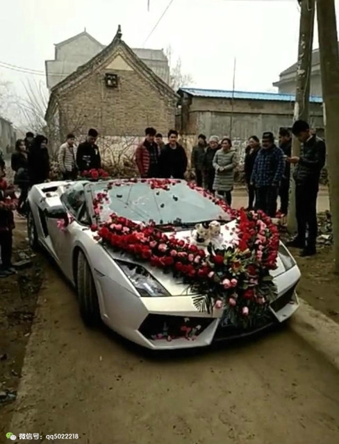 村里有人结婚给多少钱,村里两个人一起结婚