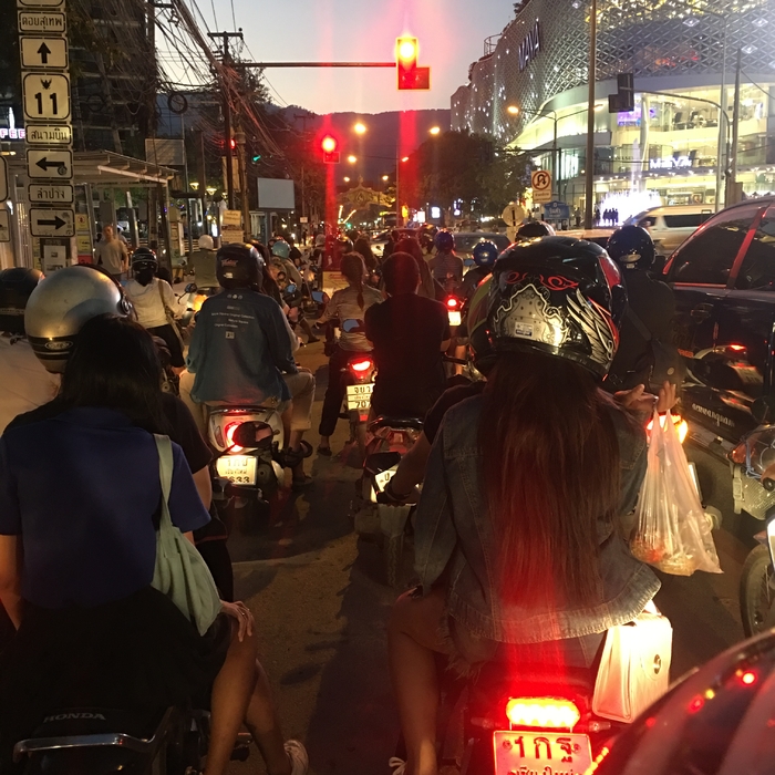 在泰国生活的一对情侣 (在泰国的情侣生活)