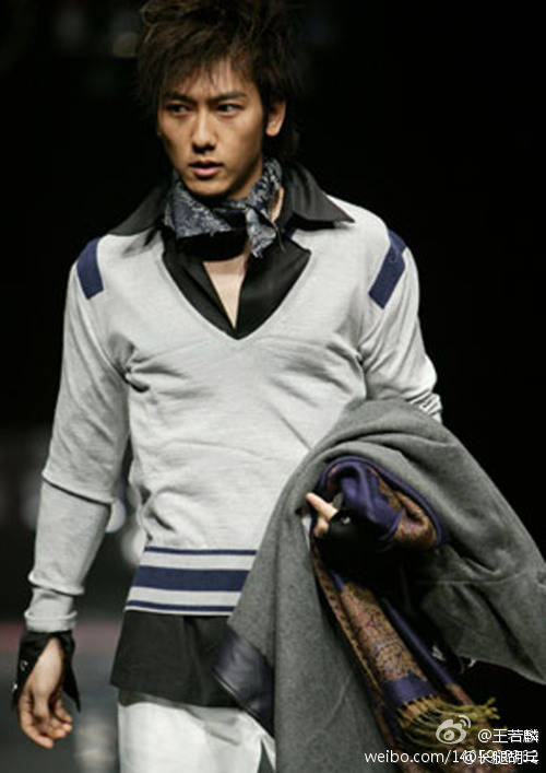 三生三世夜华在龙宫看到叔叔,三生三世夜华君认出白浅是第几集