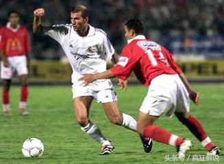 足球场上的让人叹为观止的技巧,最新的足球运球过人教学