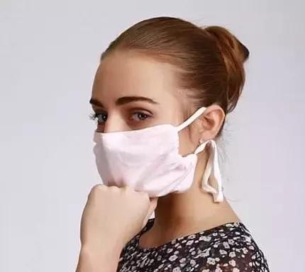 嘴唇干燥可以舔吗？为什么？