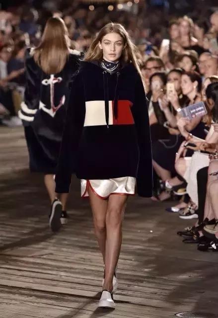 卫衣乱穿姿势,卫衣颠倒